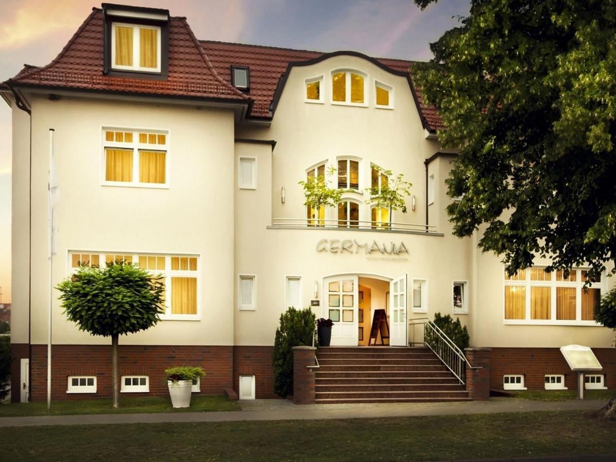 Germania Hotel Am Schlosspark Meyenburg  외부 사진